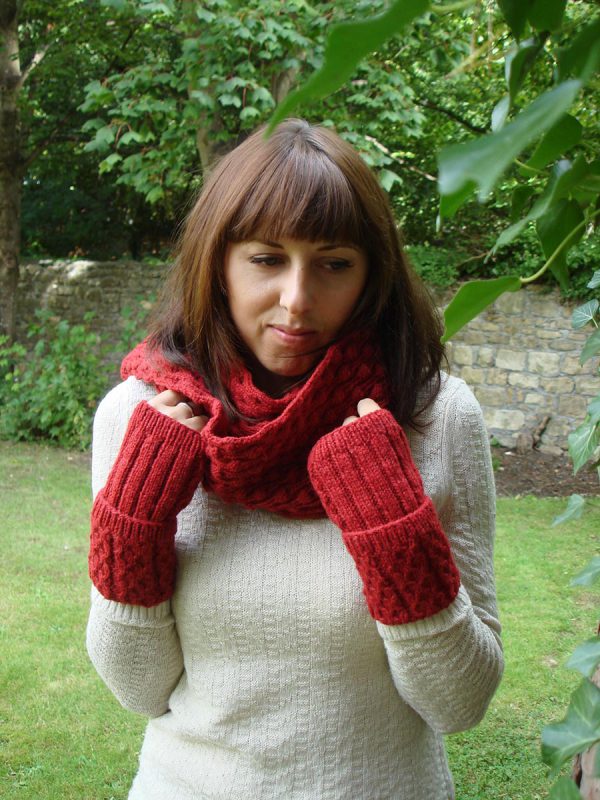 Organic Wool Wendy Bramble Scarf Red